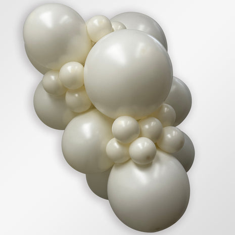24in Sempertex Deluxe Almond White 3ct